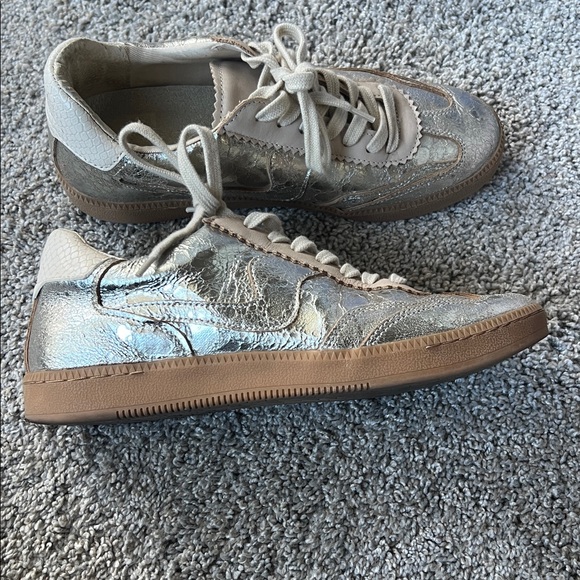 Dolce Vita Notice Sneakers in silver 7.5 - Picture 7 of 9